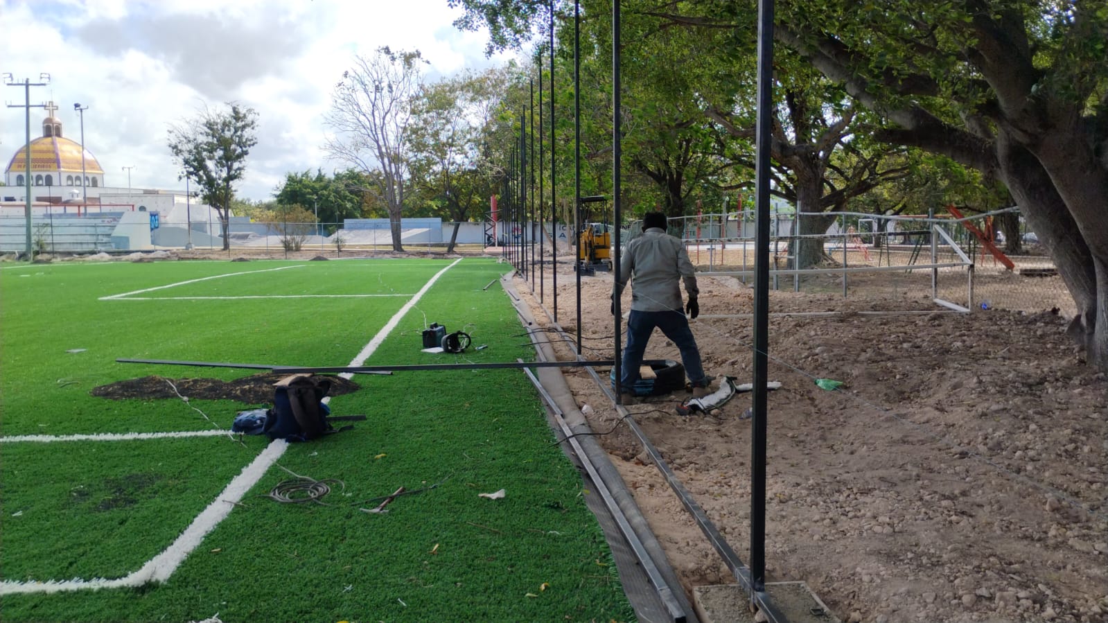 CONSTRUCCIÓN DE CANCHA DE FÚTBOL 11 EN LA UNIDAD DEPORTIVA SM 228 A EN BENITO JUÁREZ