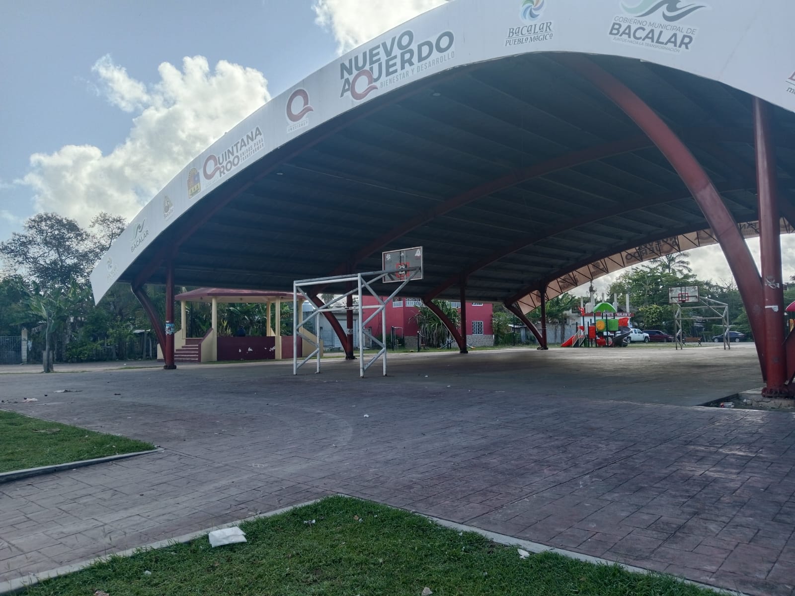REHABILITACIÓN DE MULTICANCHA EN CANCHA EN DOMO DE LA COLOSIO EN BACALAR