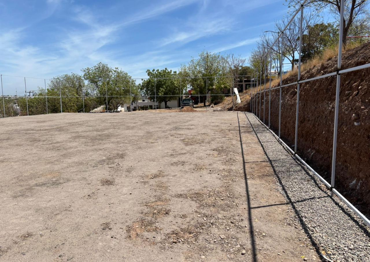 CONSTRUCCIÓN DE CANCHA FÚTBOL 5 EN PARQUE LOMA DE SAN ISIDRO EN CULIACÁN