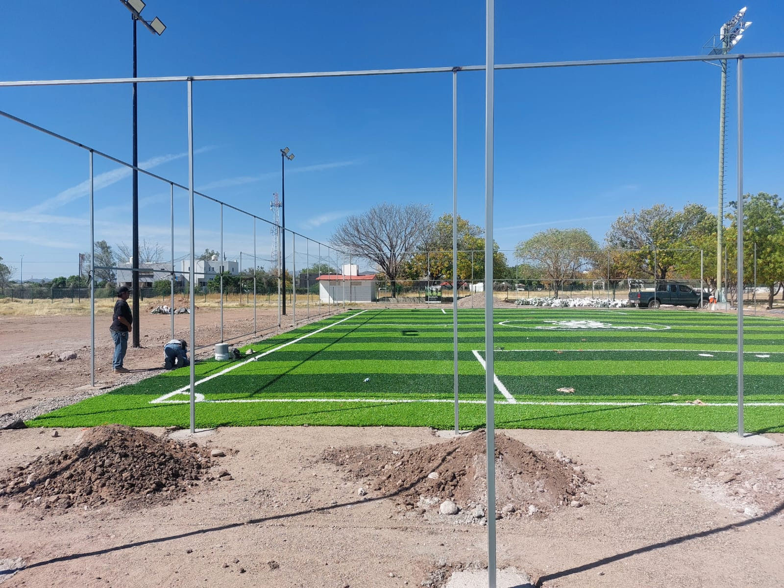 CONSTRUCCIÓN DE CANCHA FÚTBOL 5 EN LA UNIDAD DEPORTIVA MUNICIPAL EN MOCORITO 2