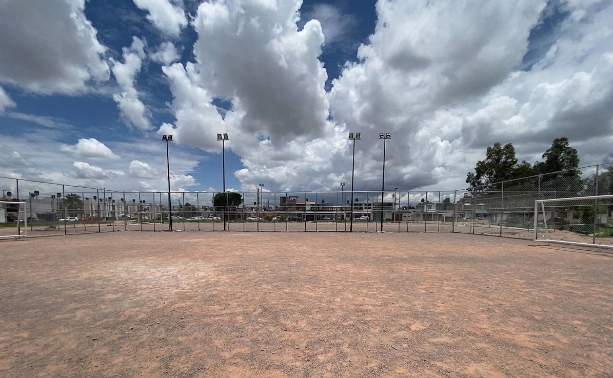 CONSTRUCCIÓN DE CANCHA DE FÚTBOL 5 EN PARQUE DE LAS MERCEDES EN VILLA DE POZOS