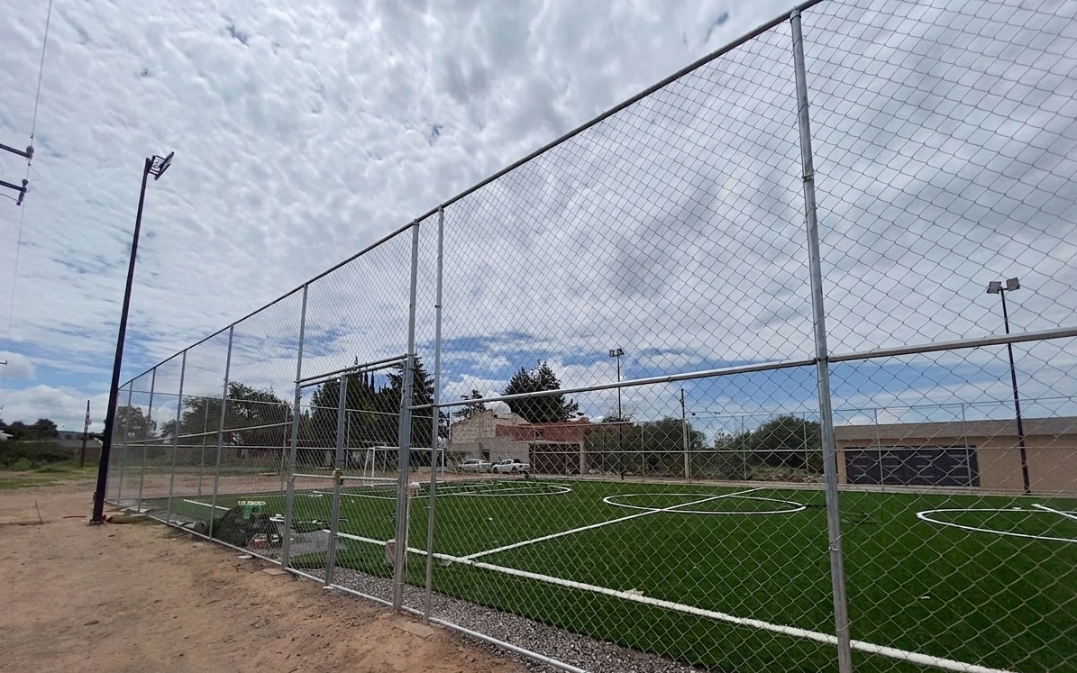 CONSTRUCCIÓN DE CANCHA DE FÚTBOL 5 EN REAL DEL POTOSÍ EN CERRO DE SAN PEDRO