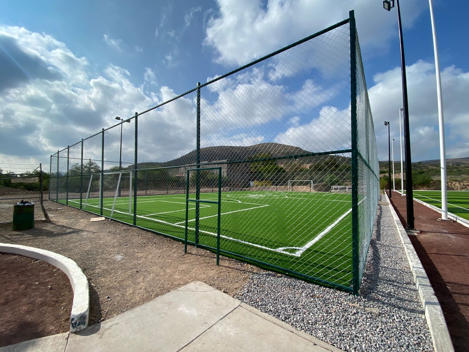 CONSTRUCCIÓN DE CANCHA DE FÚTBOL 5 EN COMPLEJO DEPORTIVO EN SANTA MARÍA DEL RÍO
