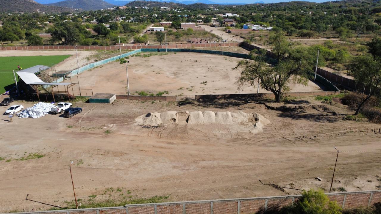 CONSTRUCCIÓN DE CANCHA FÚTBOL 5 EN UNIDAD DEPORTIVA EN ÁLAMOS
