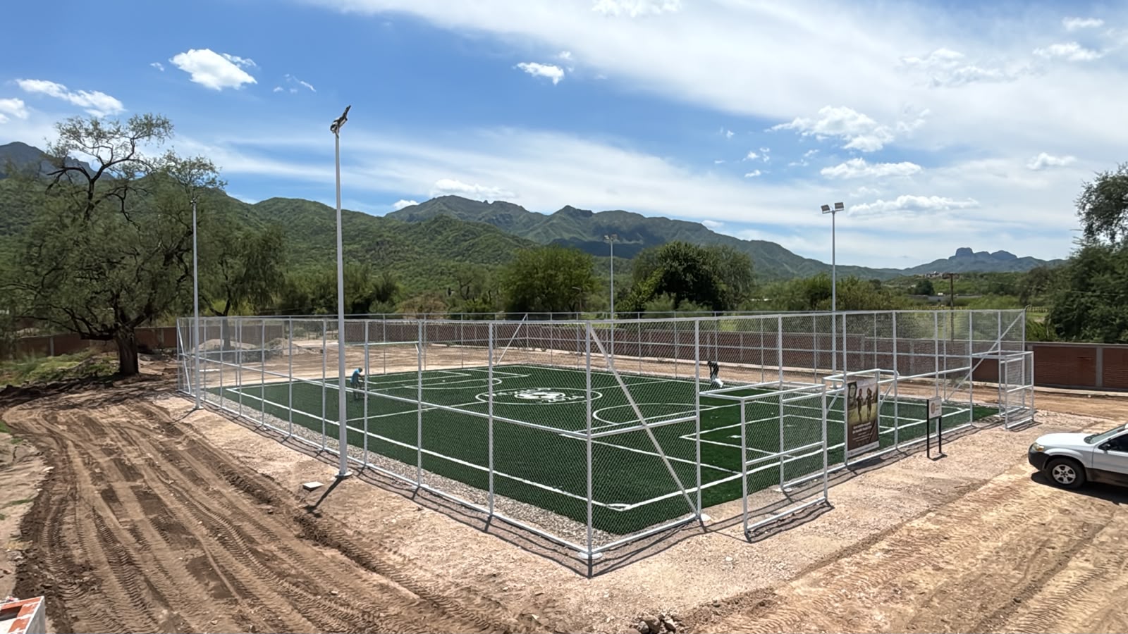 CONSTRUCCIÓN DE CANCHA FÚTBOL 5 EN UNIDAD DEPORTIVA EN ÁLAMOS