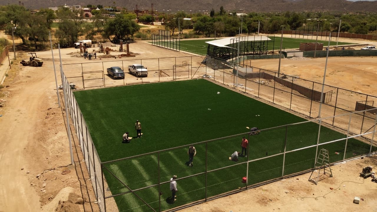 CONSTRUCCIÓN DE CANCHA FÚTBOL 5 EN UNIDAD DEPORTIVA EN ÁLAMOS