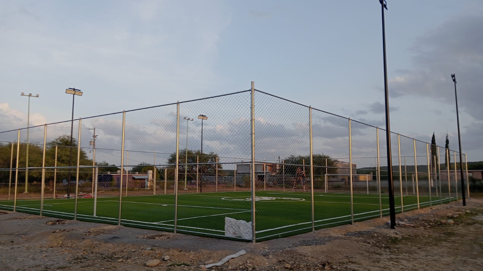 CONSTRUCCIÓN DE CANCHA DE FÚTBOL 5 EN UNIDAD DEPORTIVA EN CRUILLAS