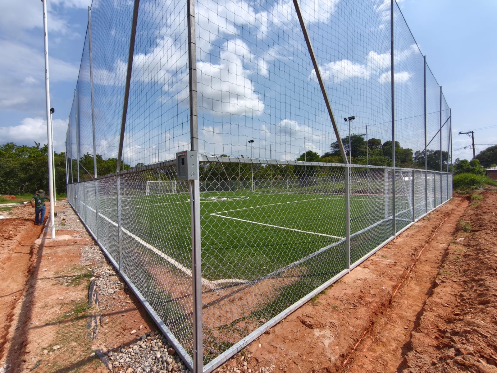 CONSTRUCCIÓN DE CANCHA FÚTBOL 5 EN LOC. HUEHUETÓNOC EN TLACOACHISTLAHUACA