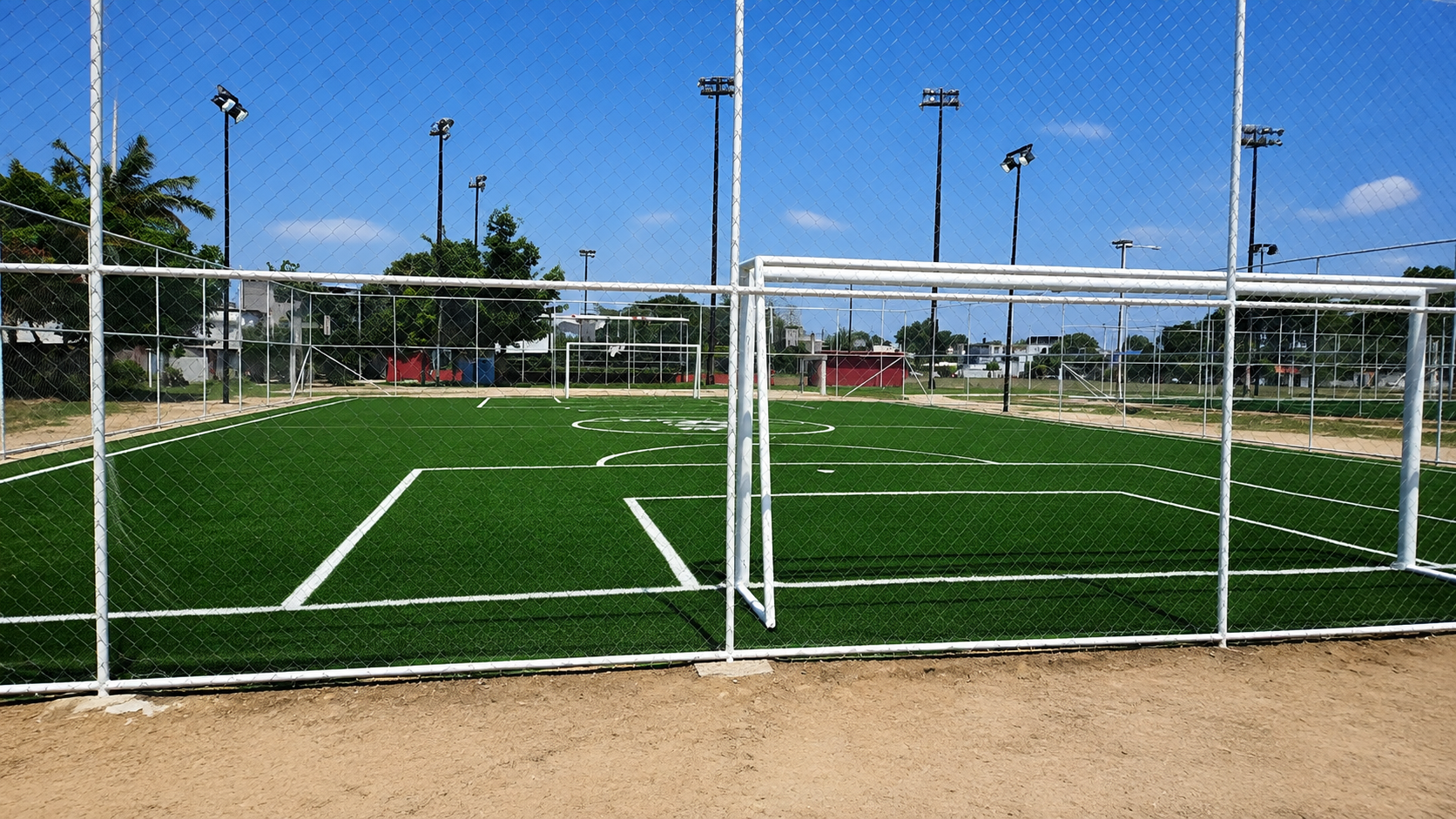 CONSTRUCCIÓN DE CANCHA DE FÚTBOL 5 EN LA UNIDAD DEPORTIVA JOSÉ CHAMACO LEYVA DE LA FUENTE EN CENTRO