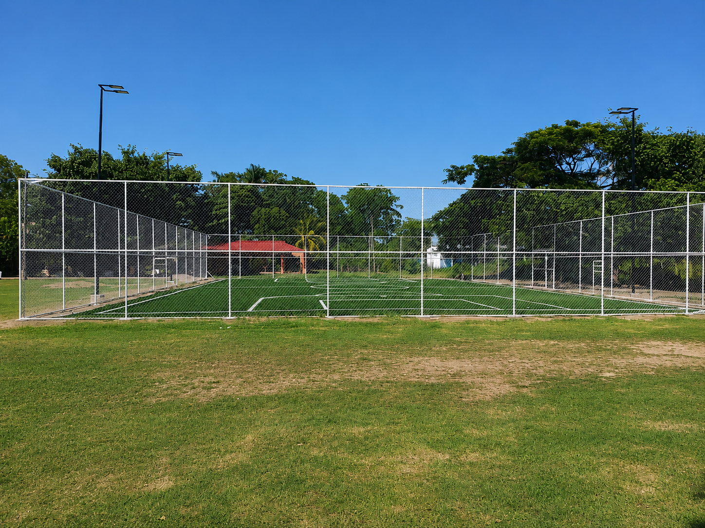 CONSTRUCCIÓN DE CANCHA DE FÚTBOL 5 EN LA UNIDAD DEPORTIVA TULIPÁN EN CUNDUACÁN