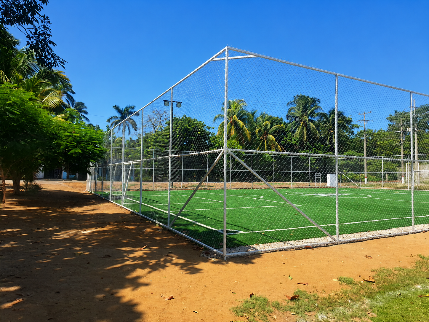 CONSTRUCCIÓN DE CANCHA DE FÚTBOL 5 EN EL CAMPO DEPORTIVO DE LARA AQUILES SERDÁN EN PARAISO