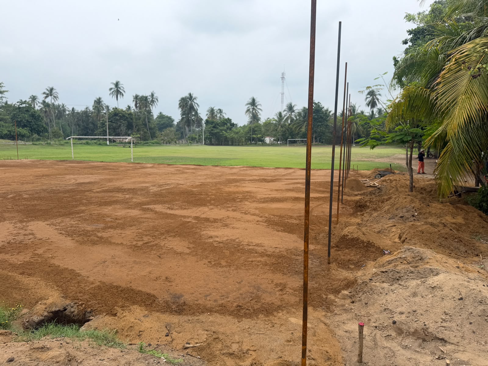 CONSTRUCCIÓN DE CANCHA DE FÚTBOL 5 EN EL CAMPO DEPORTIVO DE LARA AQUILES SERDÁN EN PARAISO