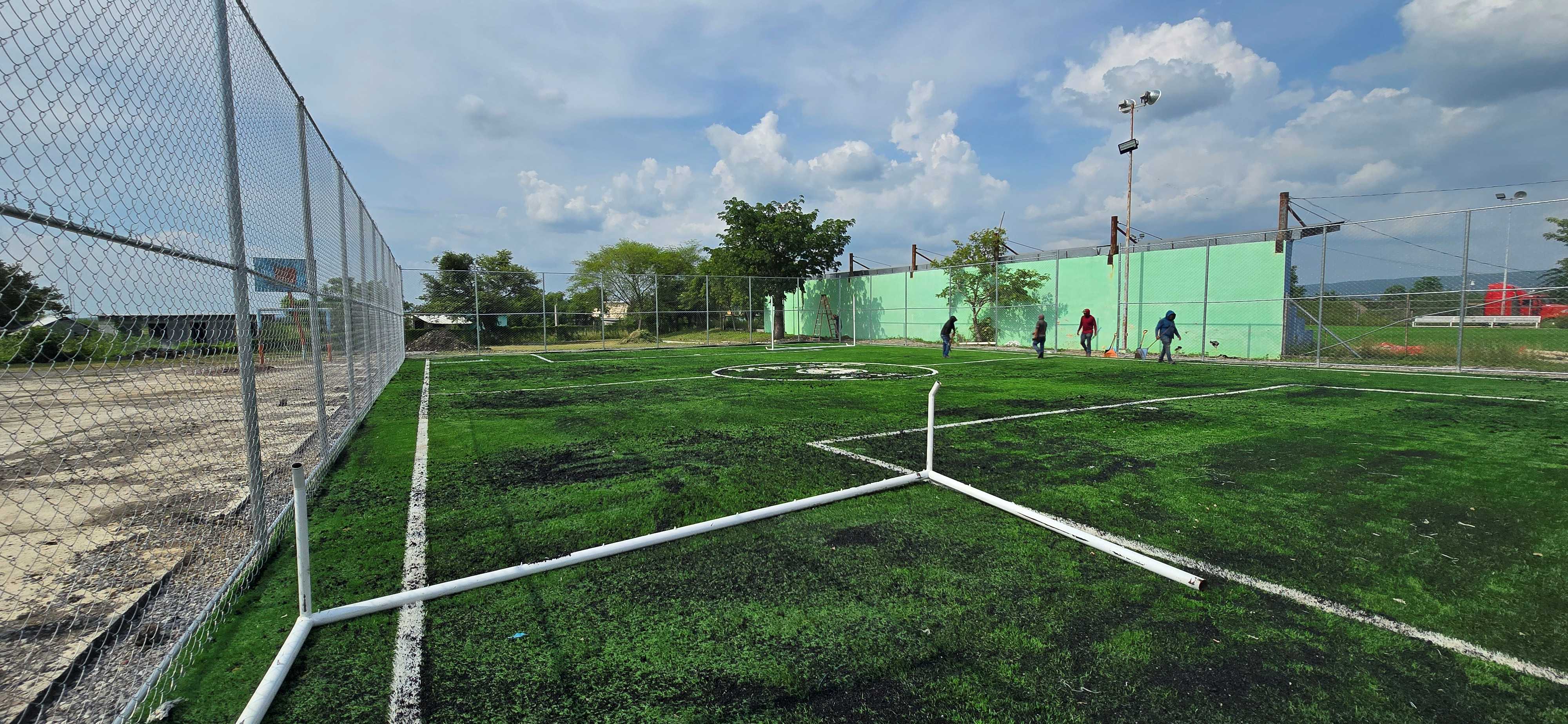 CONSTRUCCIÓN DE CANCHA DE FÚTBOL 5 EN COMPLEJO DEPORTIVO TAMPEMOL EN ANTIGUO MORELOS