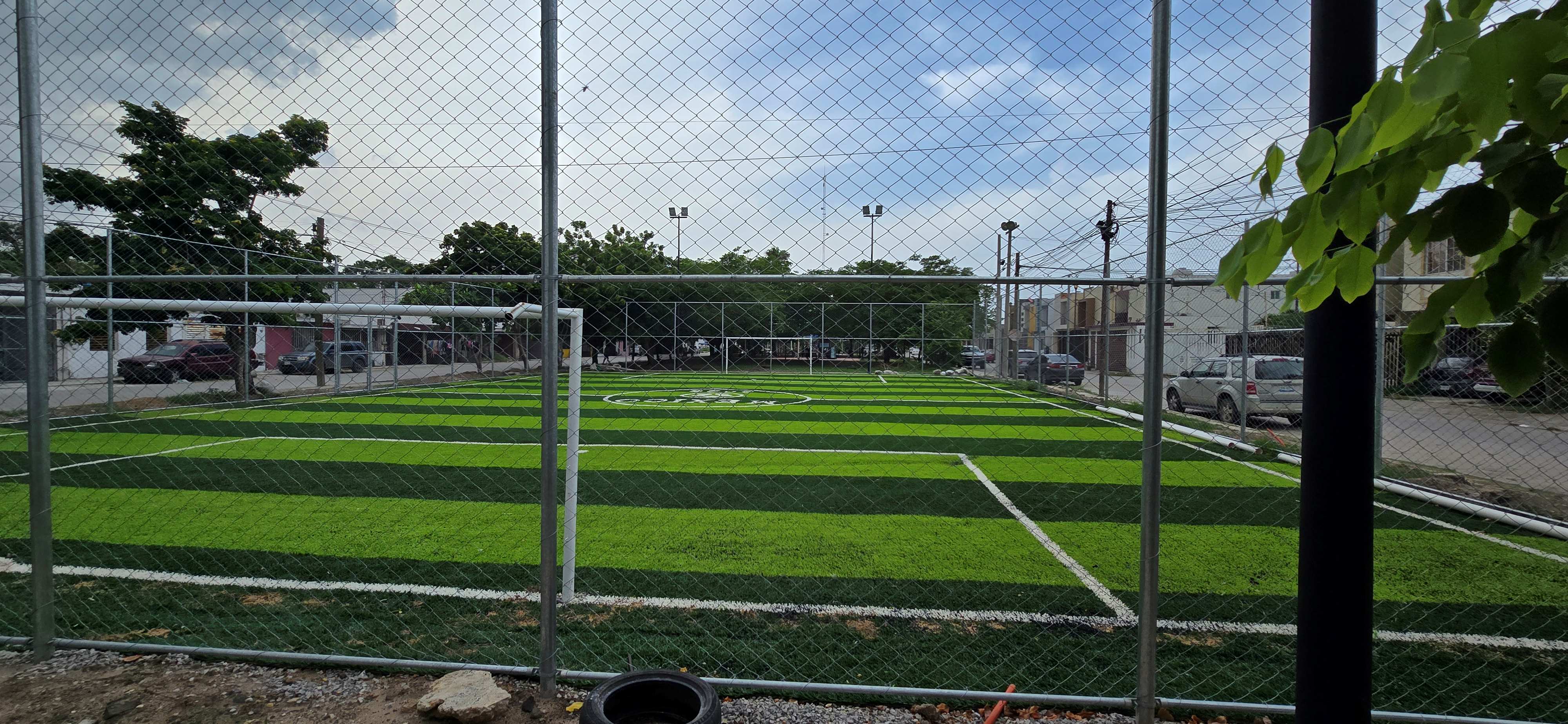 CONSTRUCCIÓN DE CANCHA DE FÚTBOL 5 LUNA LUNA EN CIUDAD MADERO