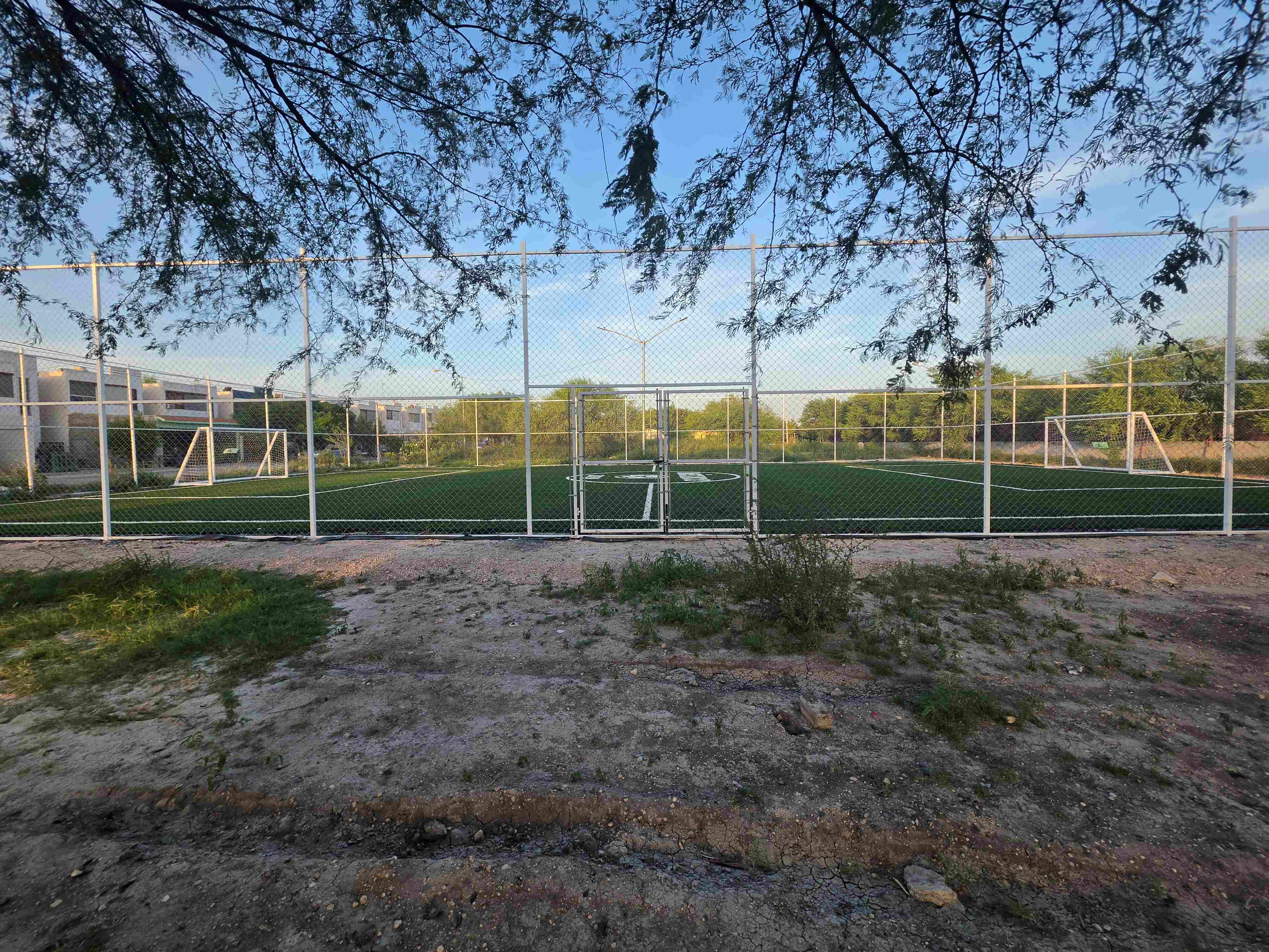 CONSTRUCCIÓN DE CANCHA DE FÚTBOL 5 EN TERRANOVA EN REYNOSA