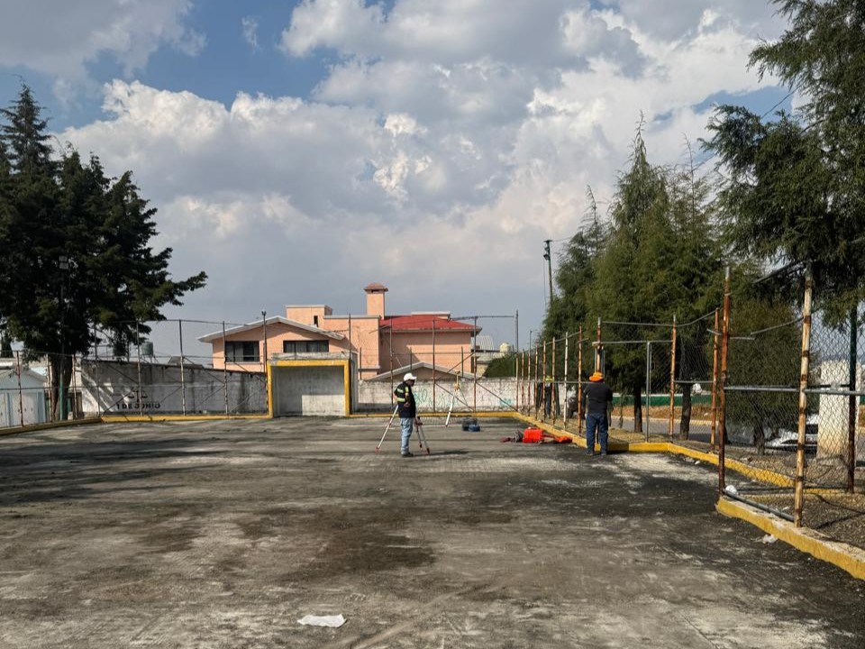 CONSTRUCCIÓN DE CANCHA DE FÚTBOL 5 EN CANCHA DEPORTIVA ESMERALDA EN CALPULALPAN