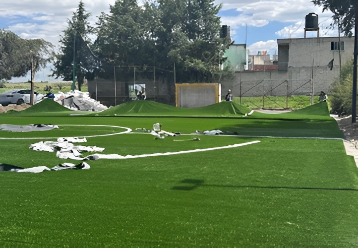 CONSTRUCCIÓN DE CANCHA DE FÚTBOL 5 EN CANCHA DEPORTIVA ESMERALDA EN CALPULALPAN