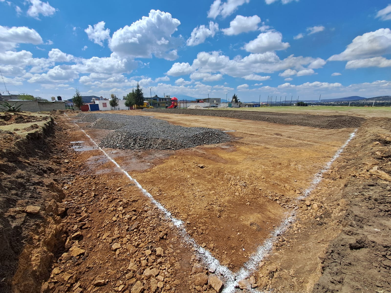 CONSTRUCCIÓN DE CANCHA DE FÚTBOL 5 EN CANCHA DE FÚTBOL SANTA FE LA TROJE 