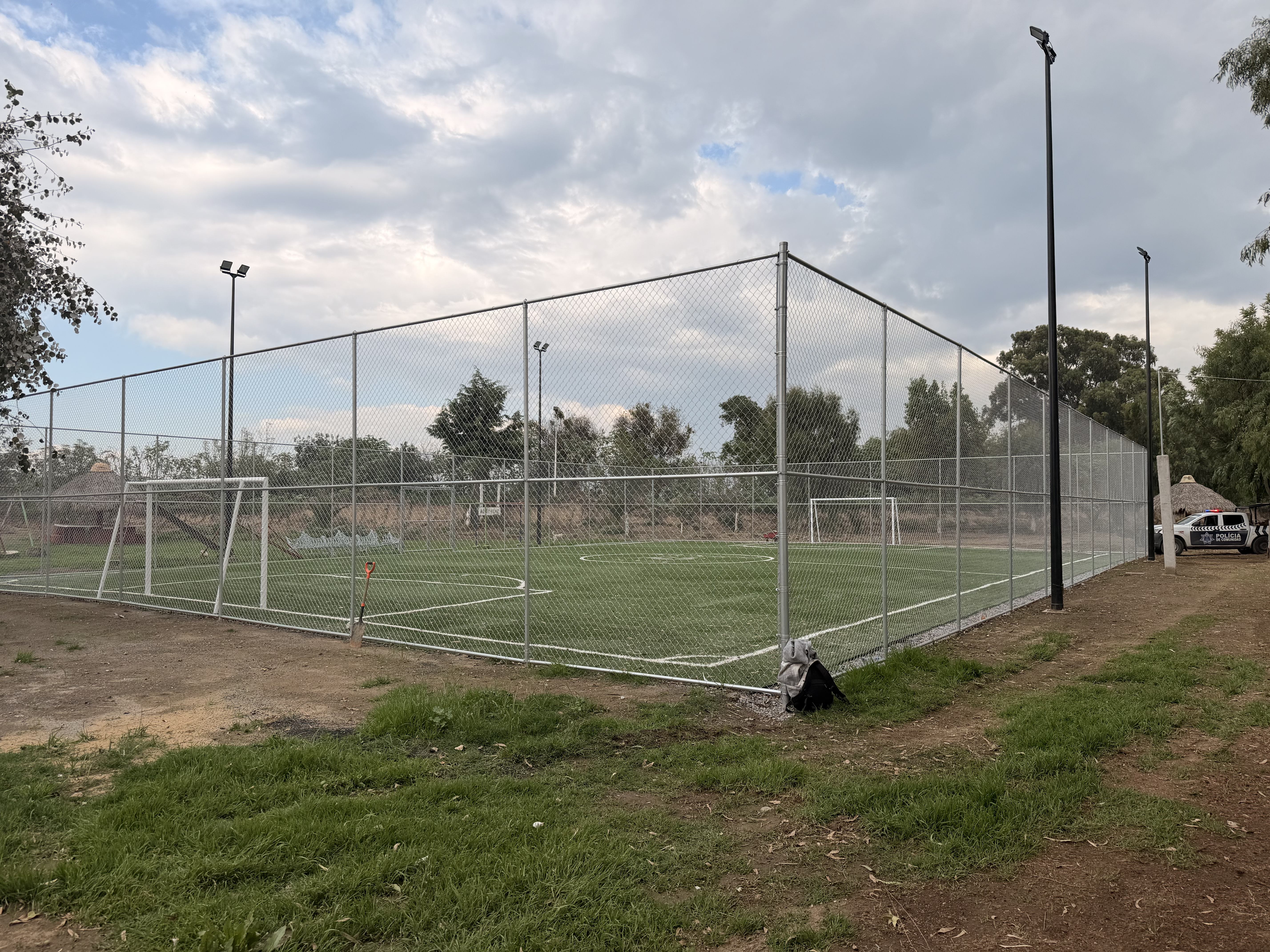 CONSTRUCCIÓN DE CANCHA DE FÚTBOL 5 EN PARQUE LA LAGUNA EN TETLALTAHUCA