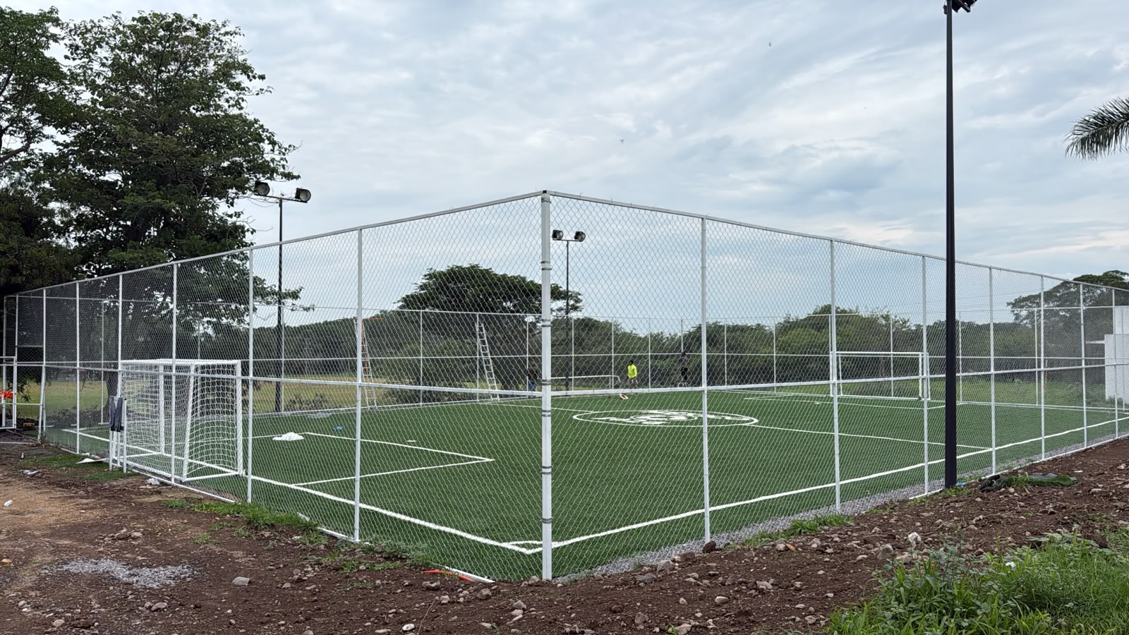 CONSTRUCCIÓN DE CANCHA FÚTBOL 5 EN UNIDAD DEPORTIVA SAN JOAQUÍN EN CUAUHTÉMOC