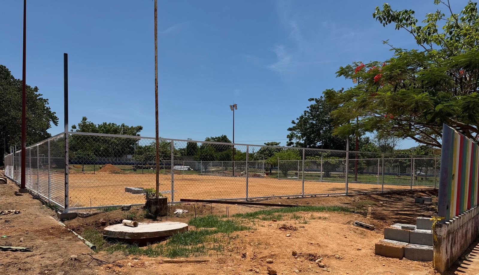 CONSTRUCCIÓN DE CANCHA DE FÚTBOL 5 EN PARQUE RECREATIVO EN JOSÉ AZUETA