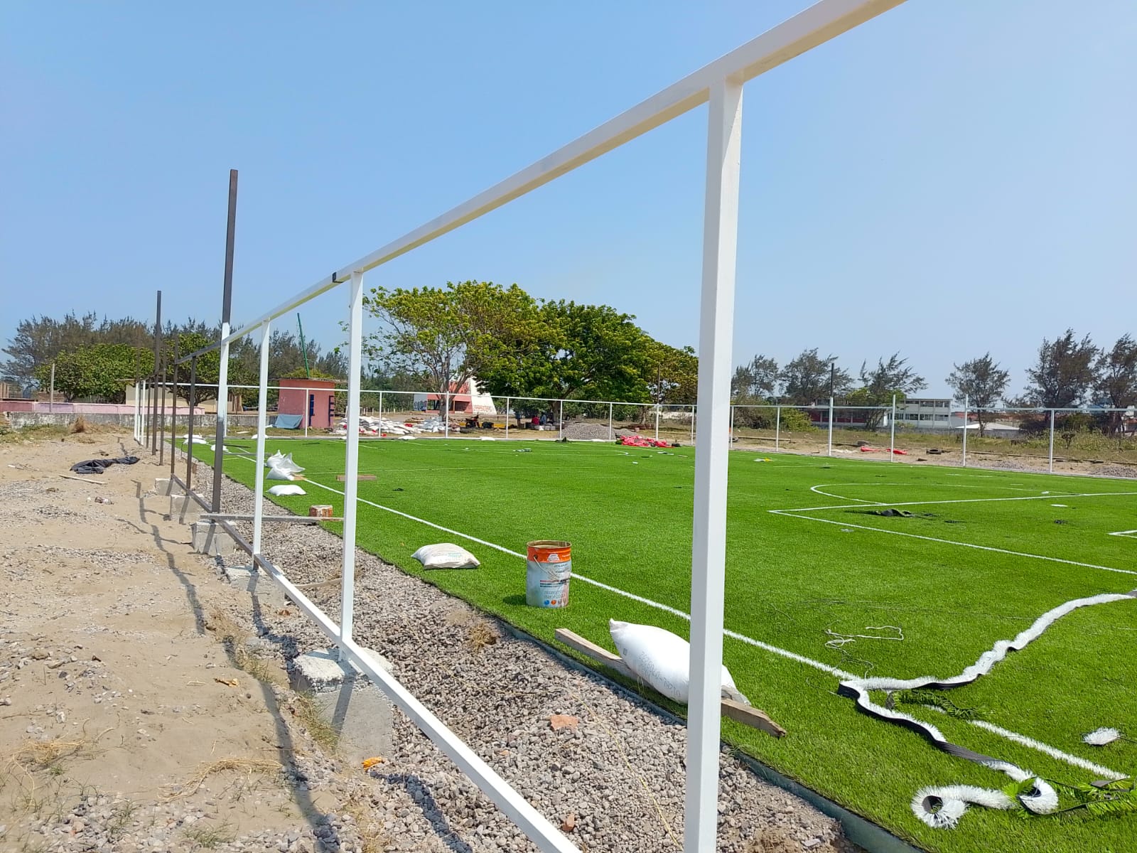 CONSTRUCCIÓN DE CANCHA DE FÚTBOL 5 EN CAMPO DEPORTIVO LA PINERA (CASA DE LA TIERRA) 