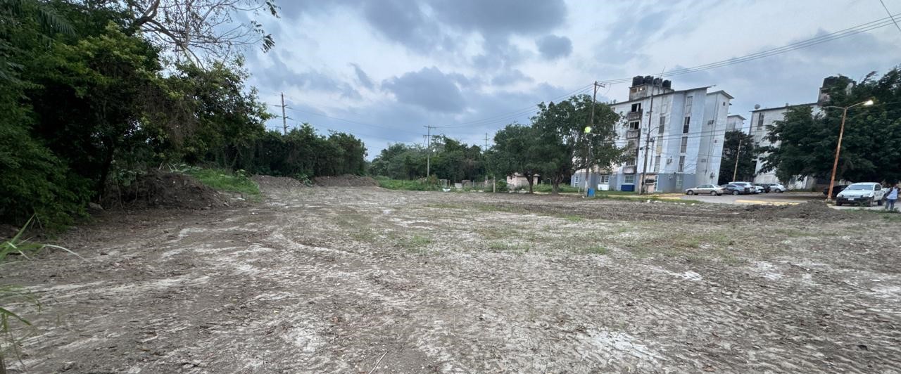 CONSTRUCCIÓN DE CANCHA DE FÚTBOL 5 EN CAMPO DEPORTIVO LAURELES EN POZA RICA