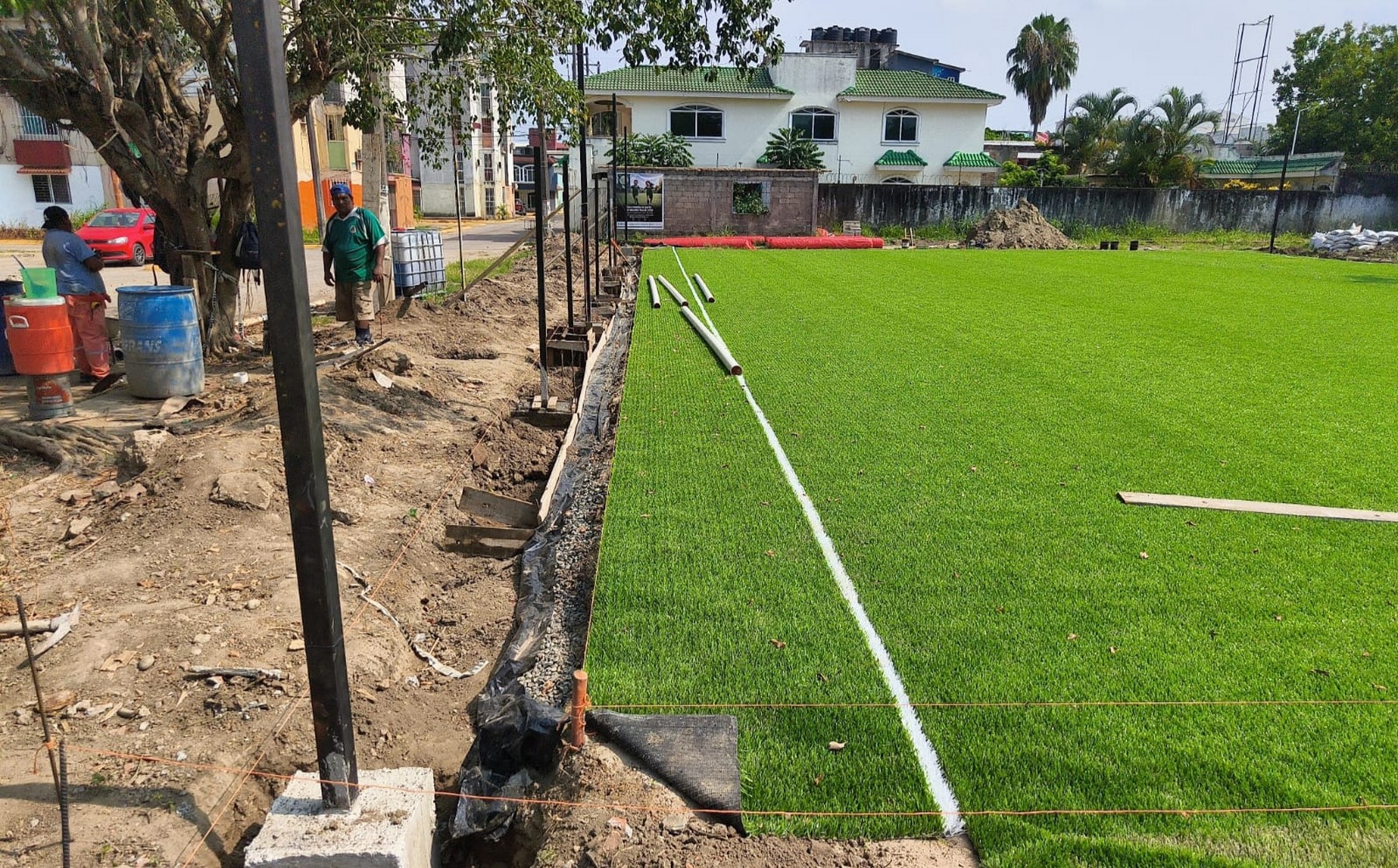 CONSTRUCCIÓN DE CANCHA DE FÚTBOL 5 EN CAMPO DEPORTIVO LAURELES EN POZA RICA