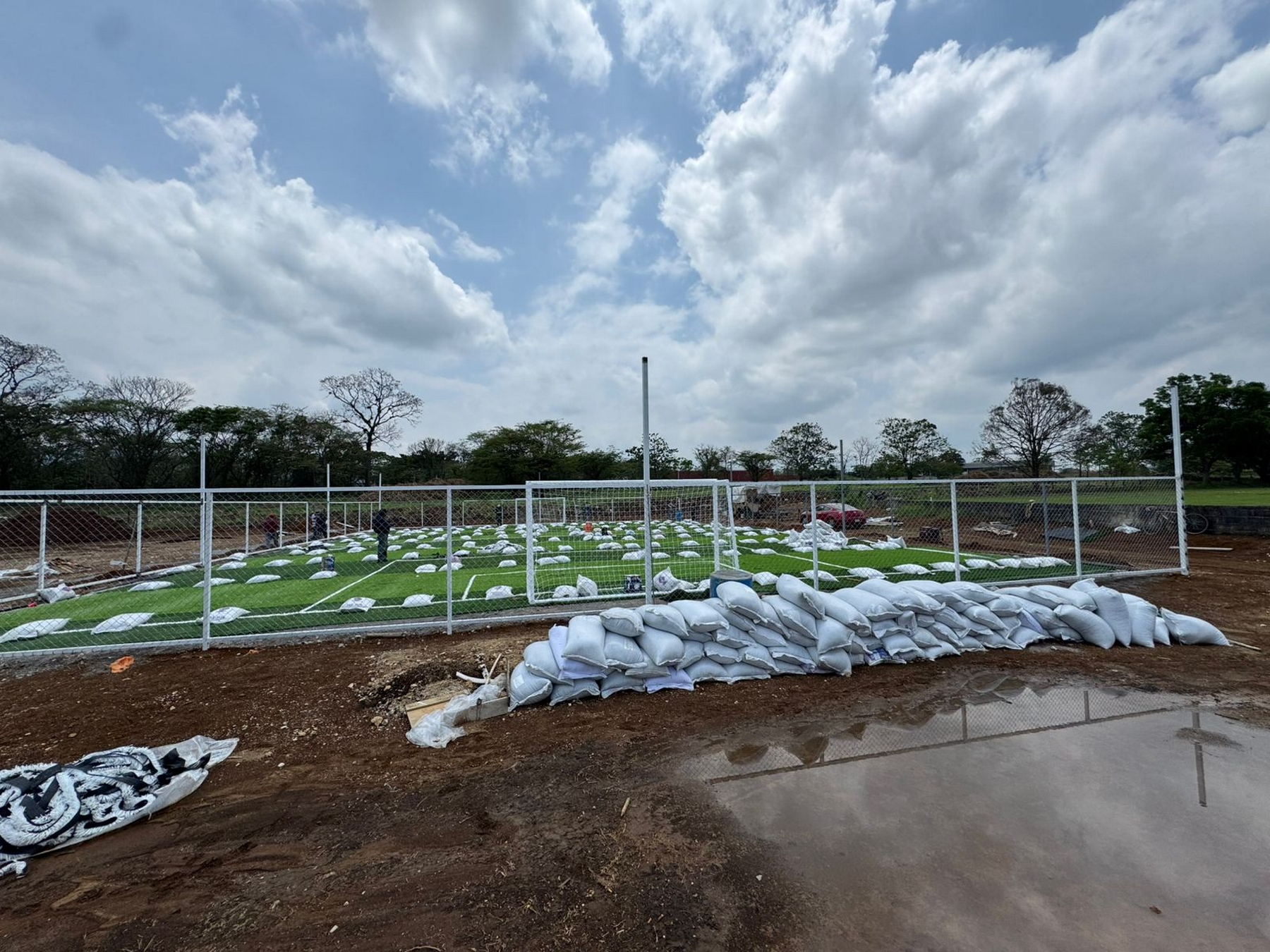 CONSTRUCCIÓN DE CANCHA DE FÚTBOL 5 EN CAMPOS SALOMÉ BAROJAS ROMERO 1 EN CÓRDOBA
