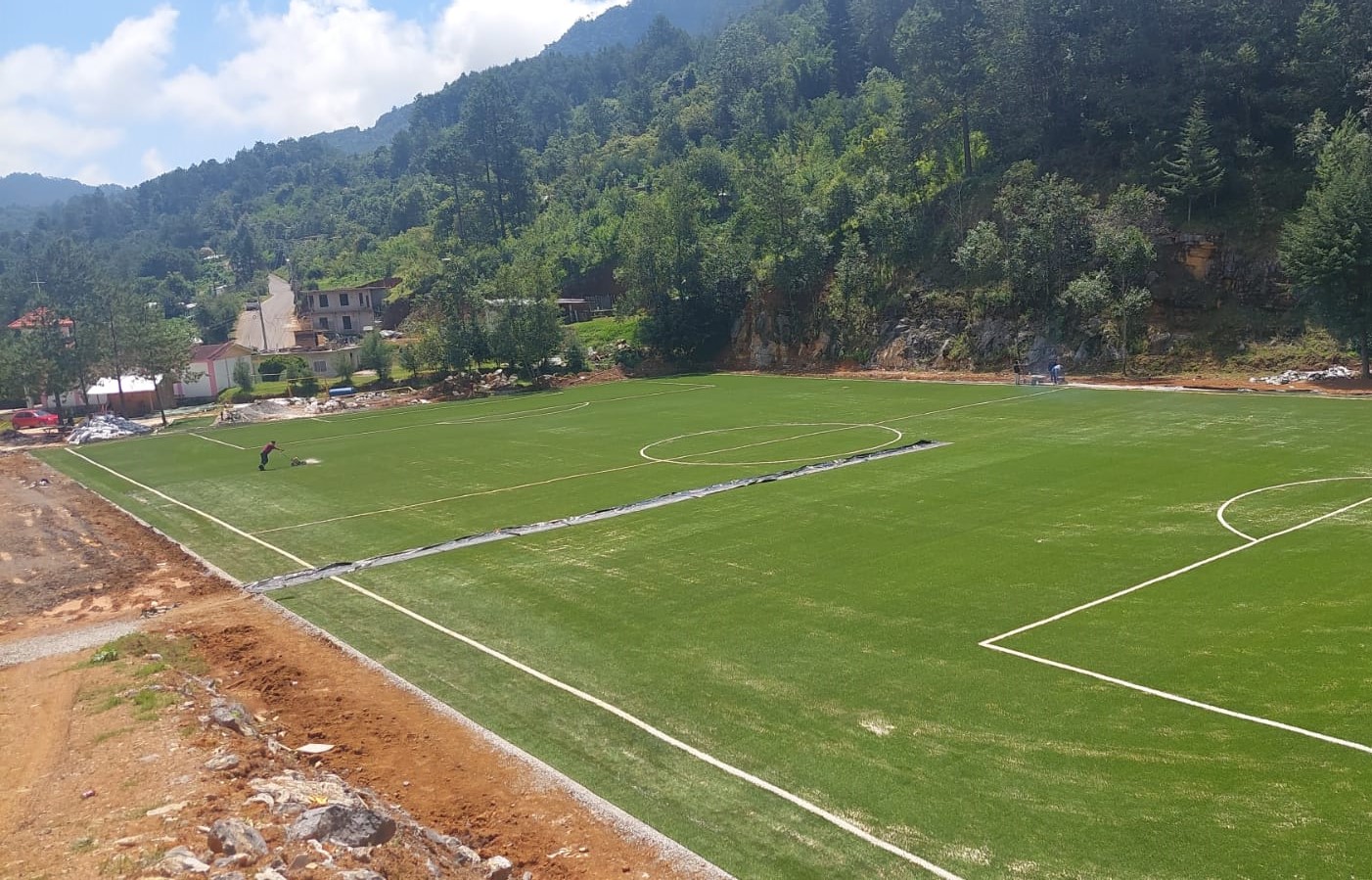 CONSTRUCCIÓN DE CANCHA DE FÚTBOL 11 EN CAMPO DEPORTIVO DE CUAUTLAMANCA 