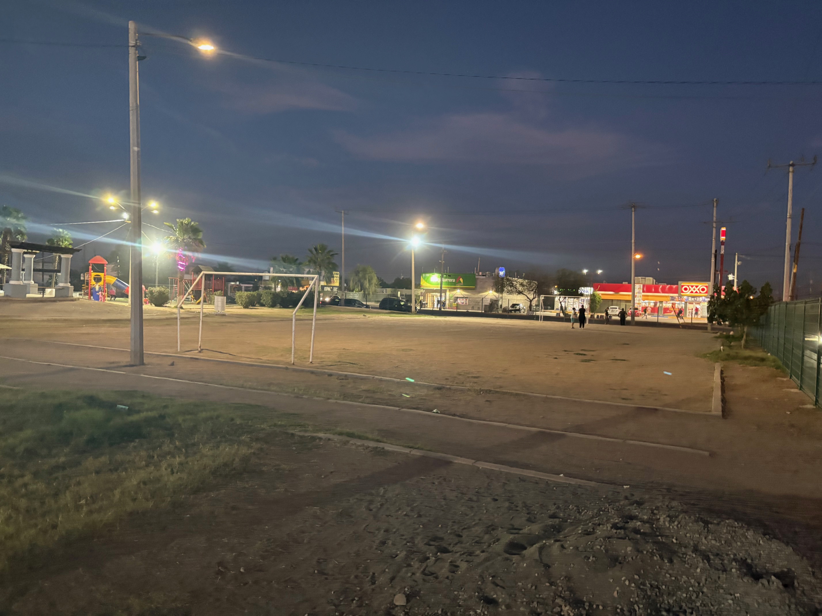 CONSTRUCCIÓN DE CANCHA FÚTBOL 5 EN CAMPO PARAJES DE PUEBLA EN MEXICALI