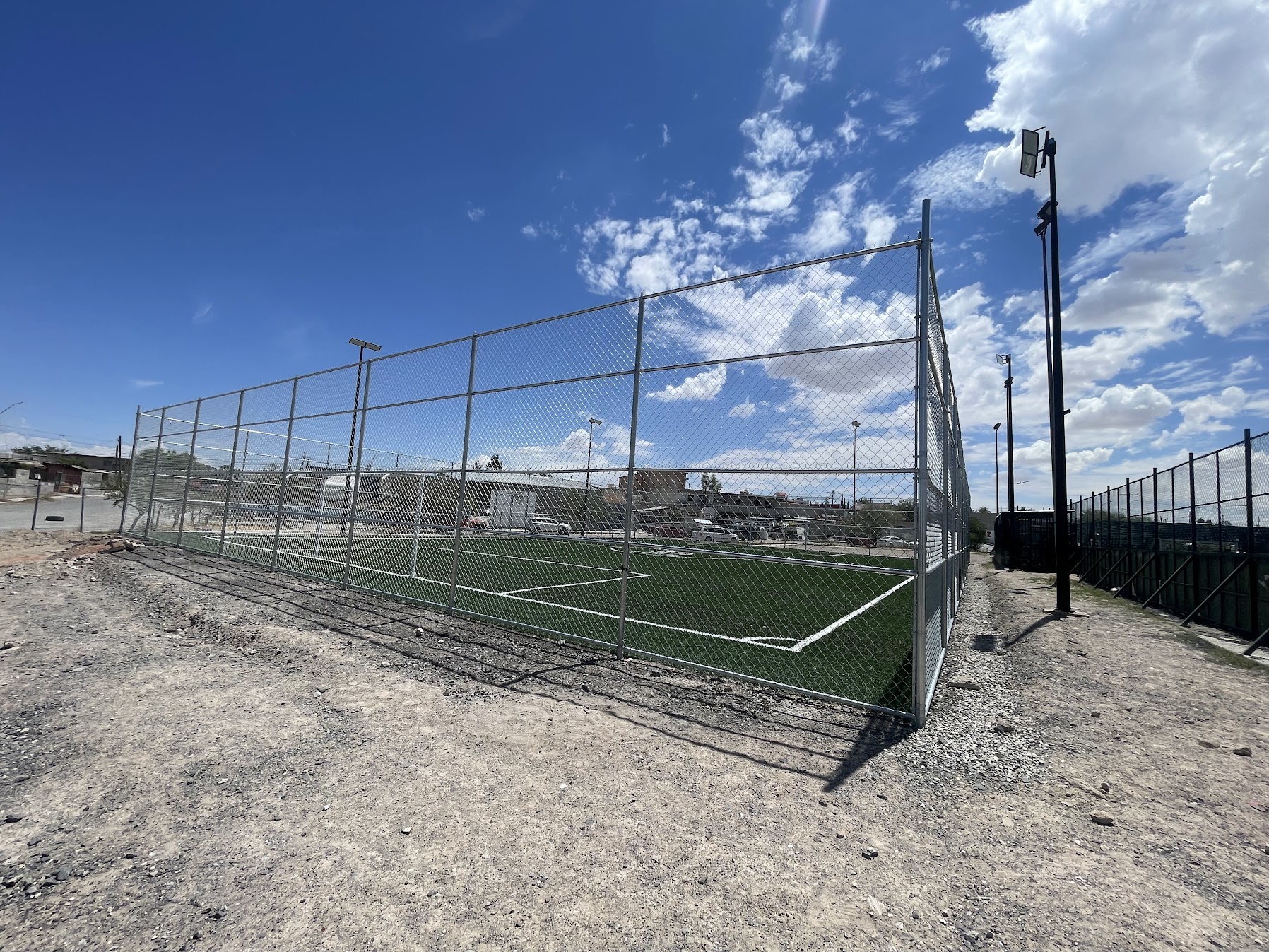 CONSTRUCCIÓN DE CANCHA DE FÚTBOL 5 EN UNIDAD DEPORTIVA RAMÓN GUZMÁN GALLEGOS EN JUÁREZ