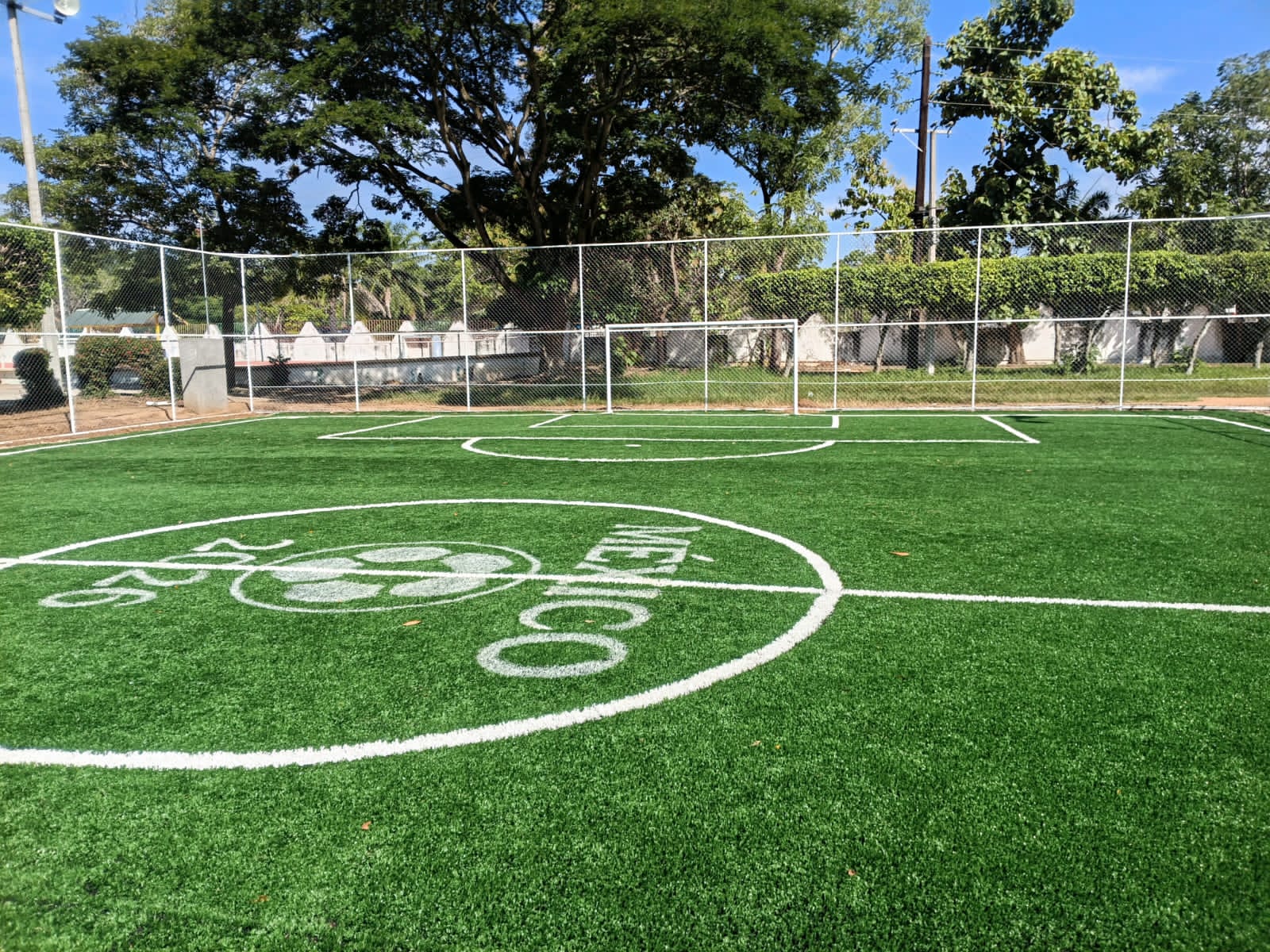 CONSTRUCCION DE CANCHA DE FÚTBOL 5 EN LA UNIDAD DEPORTIVA ORIENTE EN VILLAFLORES