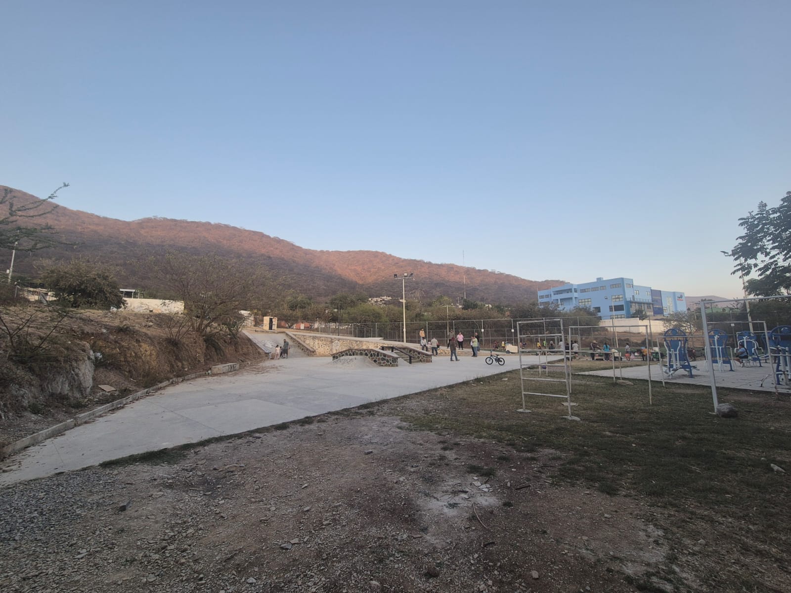 CONSTRUCCIÓN DE CANCHA DE FÚTBOL 5 EN EL COCO EN JALPAN DE SERRA