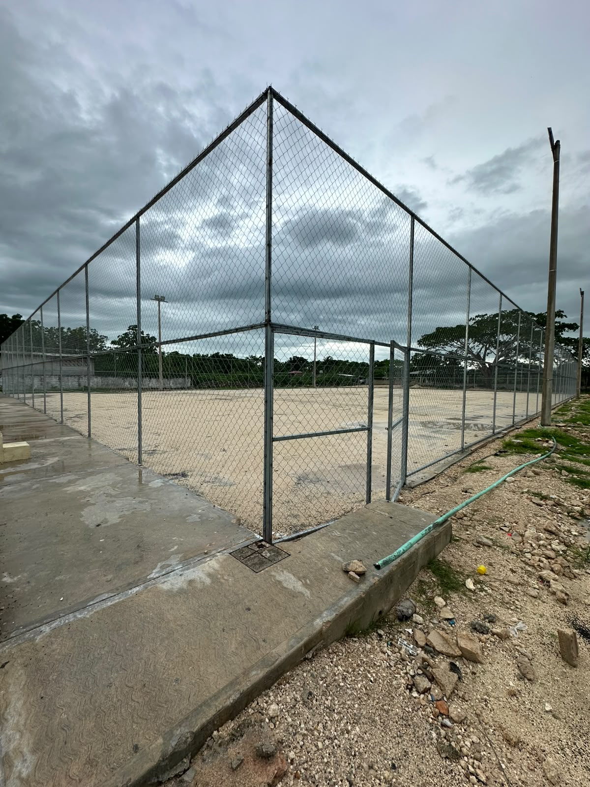 CONSTRUCCIÓN DE CANCHA DE FÚTBOL 5 EN BUCTZOTZ