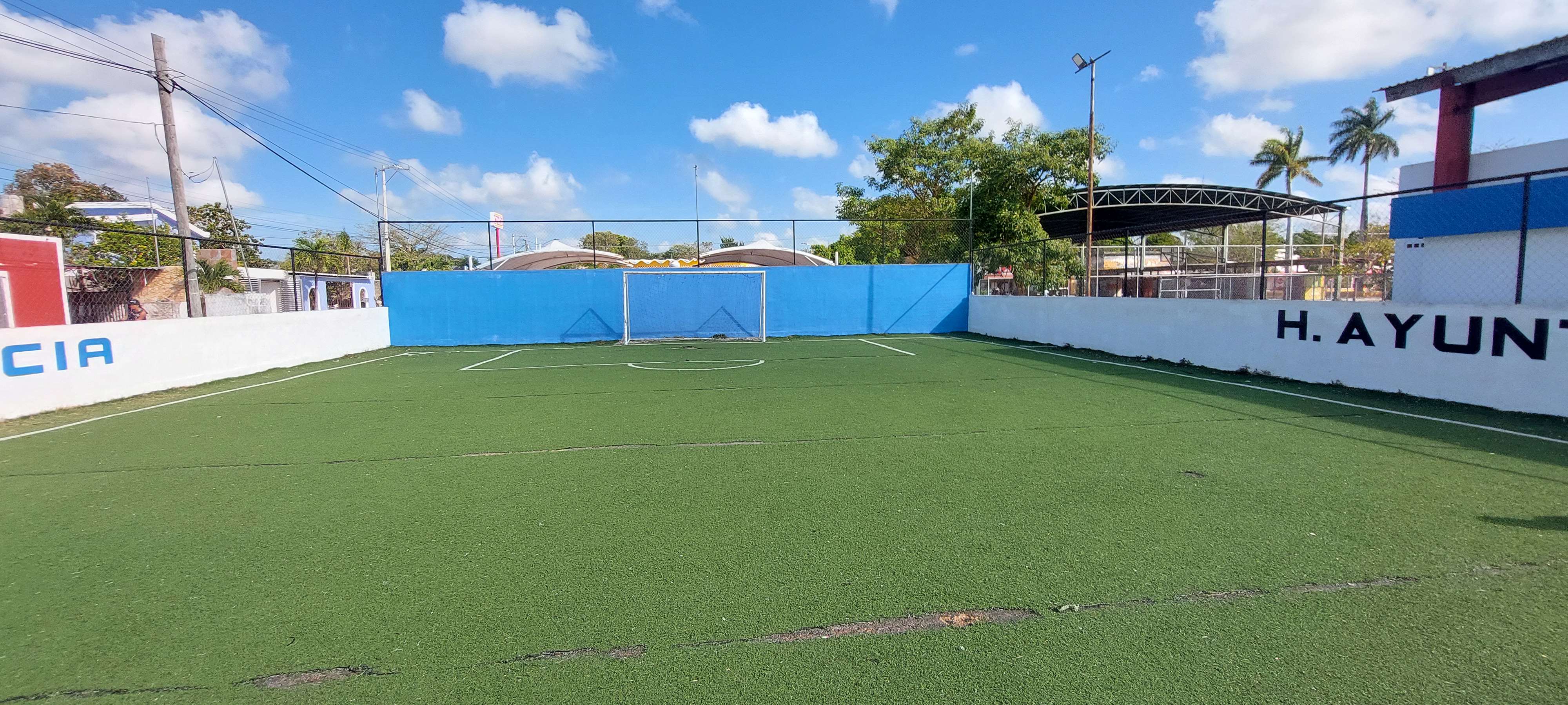 CONSTRUCCIÓN DE CANCHA DE FÚTBOL 5 EN EL CAMPO FÚTBOL CHICXULUB PUEBLO