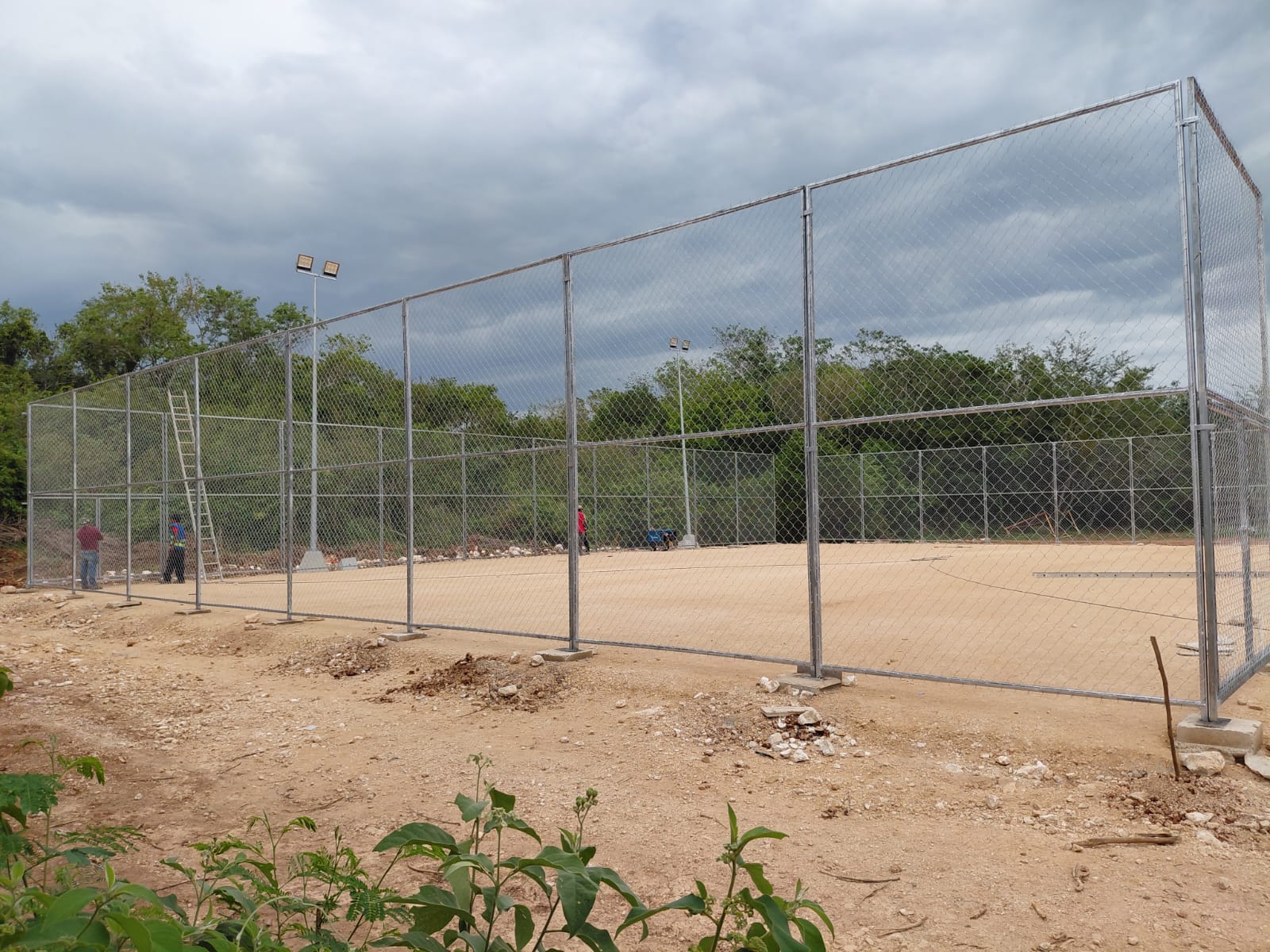 CONSTRUCCIÓN DE CANCHA DE FÚTBOL 5 EN EL CAMPO 20 DE NOVIEMBRE EN CUNCUNUL