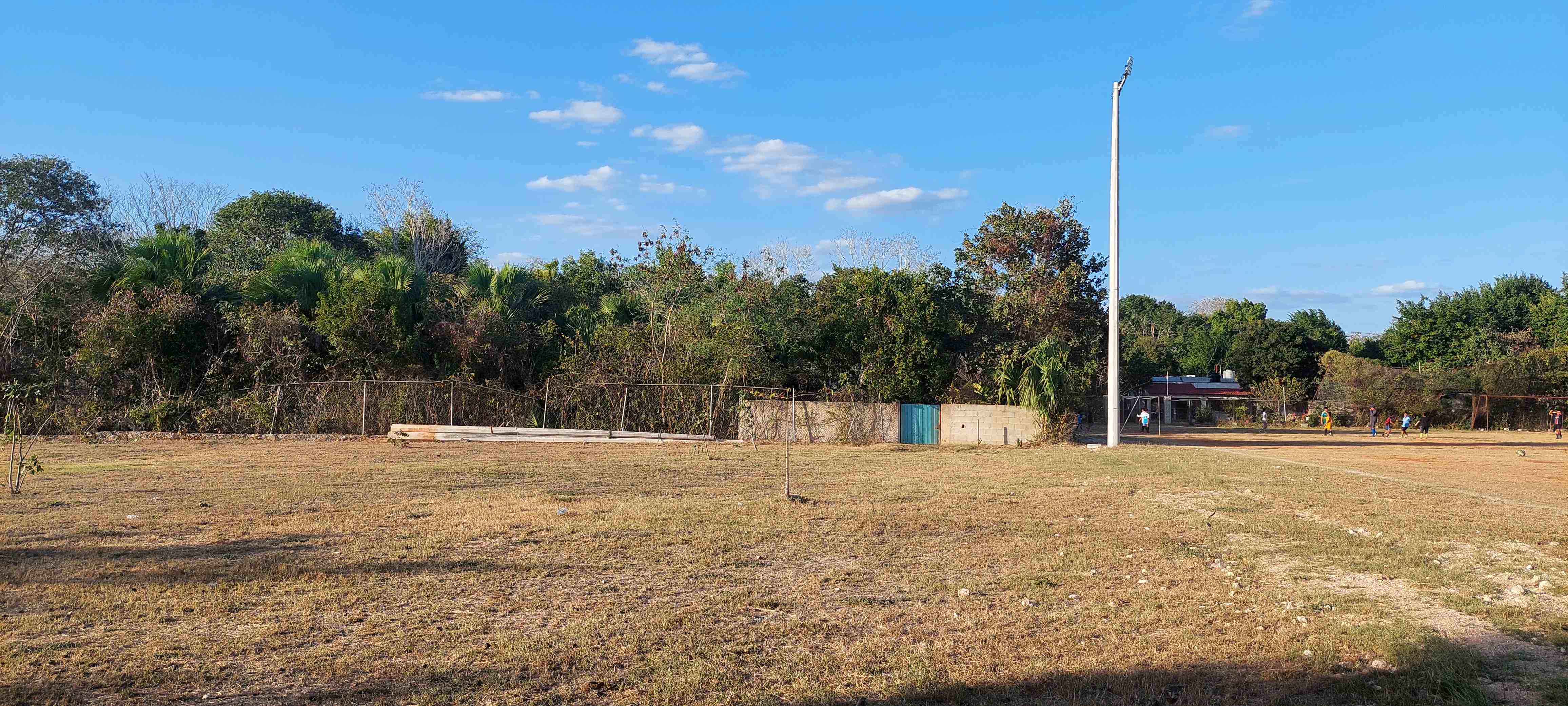 CONSTRUCCIÓN DE CANCHA DE FÚTBOL 5 EN LA UNIDAD DEPORTIVA MAXCANÚ