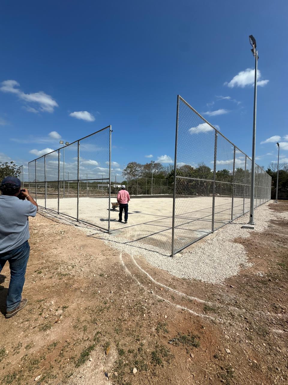 CONSTRUCCIÓN DE CANCHA DE FÚTBOL 5 EN LA UNIDAD DEPORTIVA MAXCANÚ