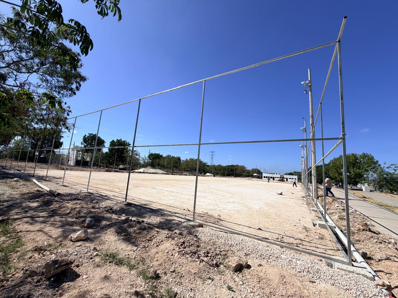 CONSTRUCCIÓN DE CANCHA DE FÚTBOL 5 EN EL TERRENO EN UNION DE LOS PASEOS PORVENIR EN MÉRIDA