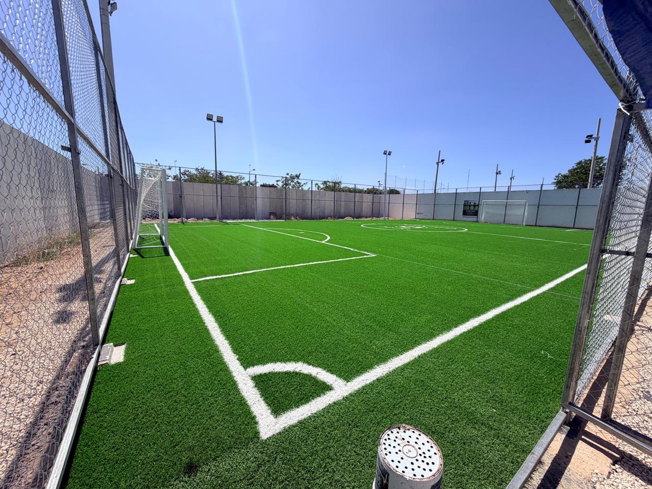 CONSTRUCCIÓN DE CANCHA DE FÚTBOL 5 EN LA CASA OTOCH CANCHA 2 DE FÚTBOL 5 EN MÉRIDA