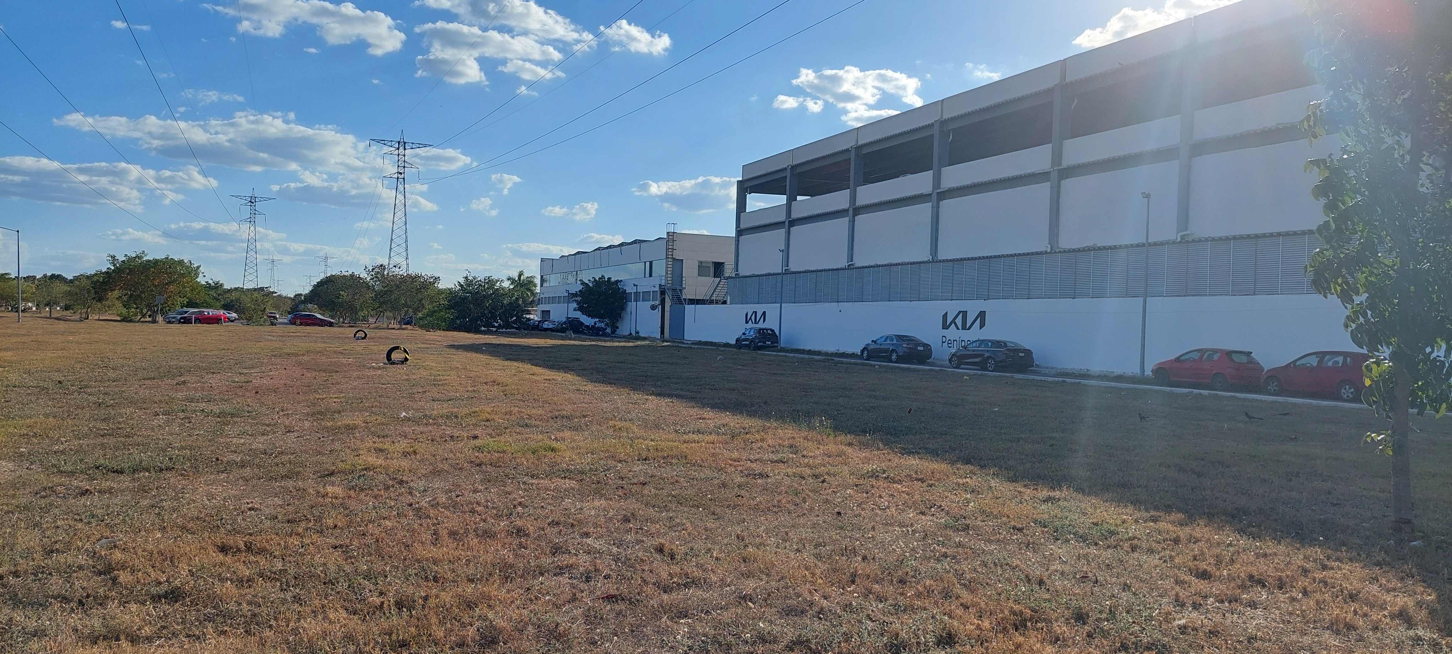 CONSTRUCCIÓN DE CANCHA DE FÚTBOL 5 EN EL TERRENO GO KARTS 1 PASEO HENEQUENES EN MÉRIDA