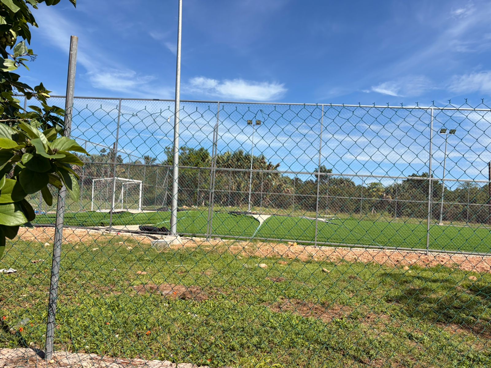 CONSTRUCCIÓN DE CANCHA DE FÚTBOL 5 EN LA UNIDAD DEPORTIVA Y CULTURAL OXKUTZCAB