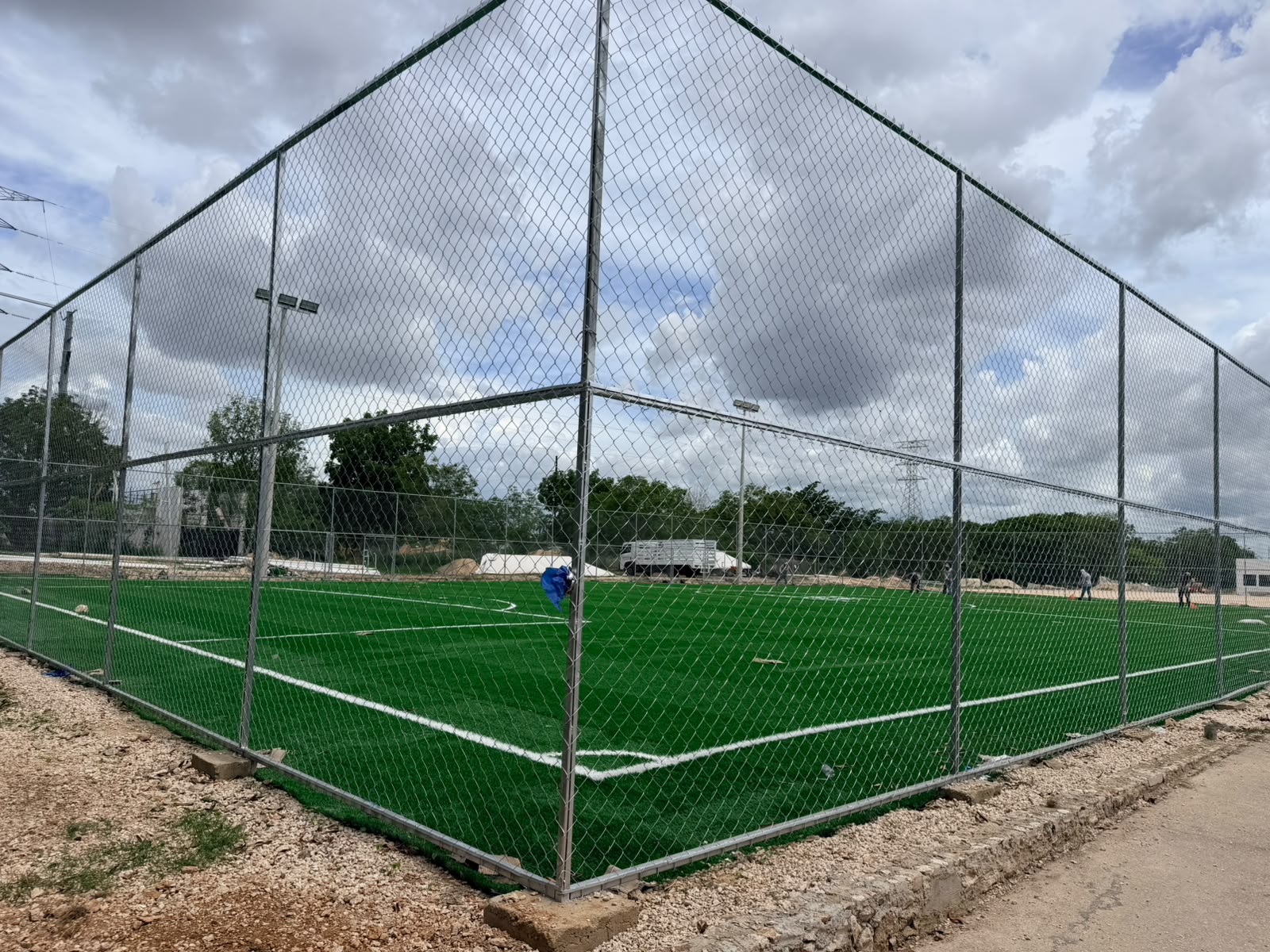 CONSTRUCCIÓN DE CANCHA DE FÚTBOL 7 EN LAS CANCHAS DE FÚTBOL 7 PASEO VERDE CANCHA 1 EN MÉRIDA