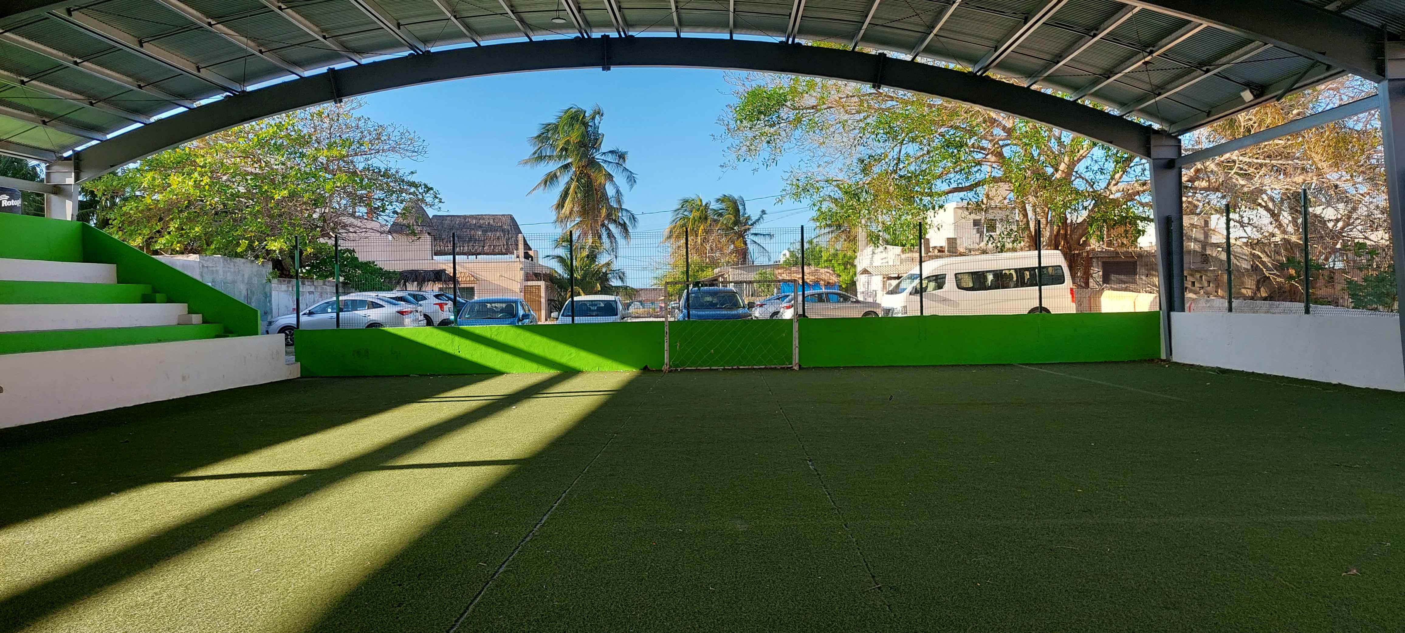 CONSTRUCCIÓN DE CANCHA DE FÚTBOL 5 EN LA CANCHA DE USOS MÚLTIPLES SISAL EN HUNUCMA