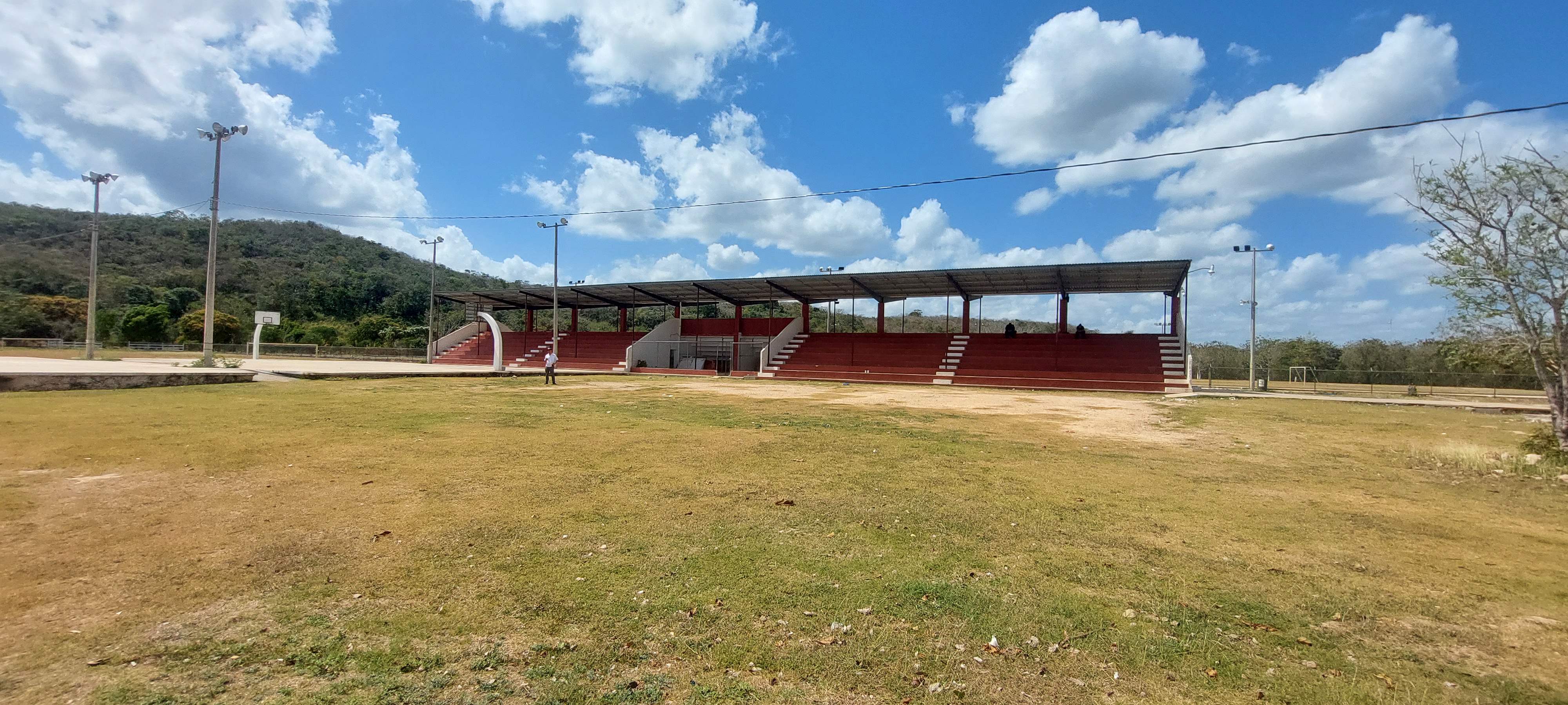 CONSTRUCCIÓN DE CANCHA DE FÚTBOL 5 EN LA UNIDAD DEPORTIVA ENRIQUE CERÓN ESPINOZA EN TEKAX