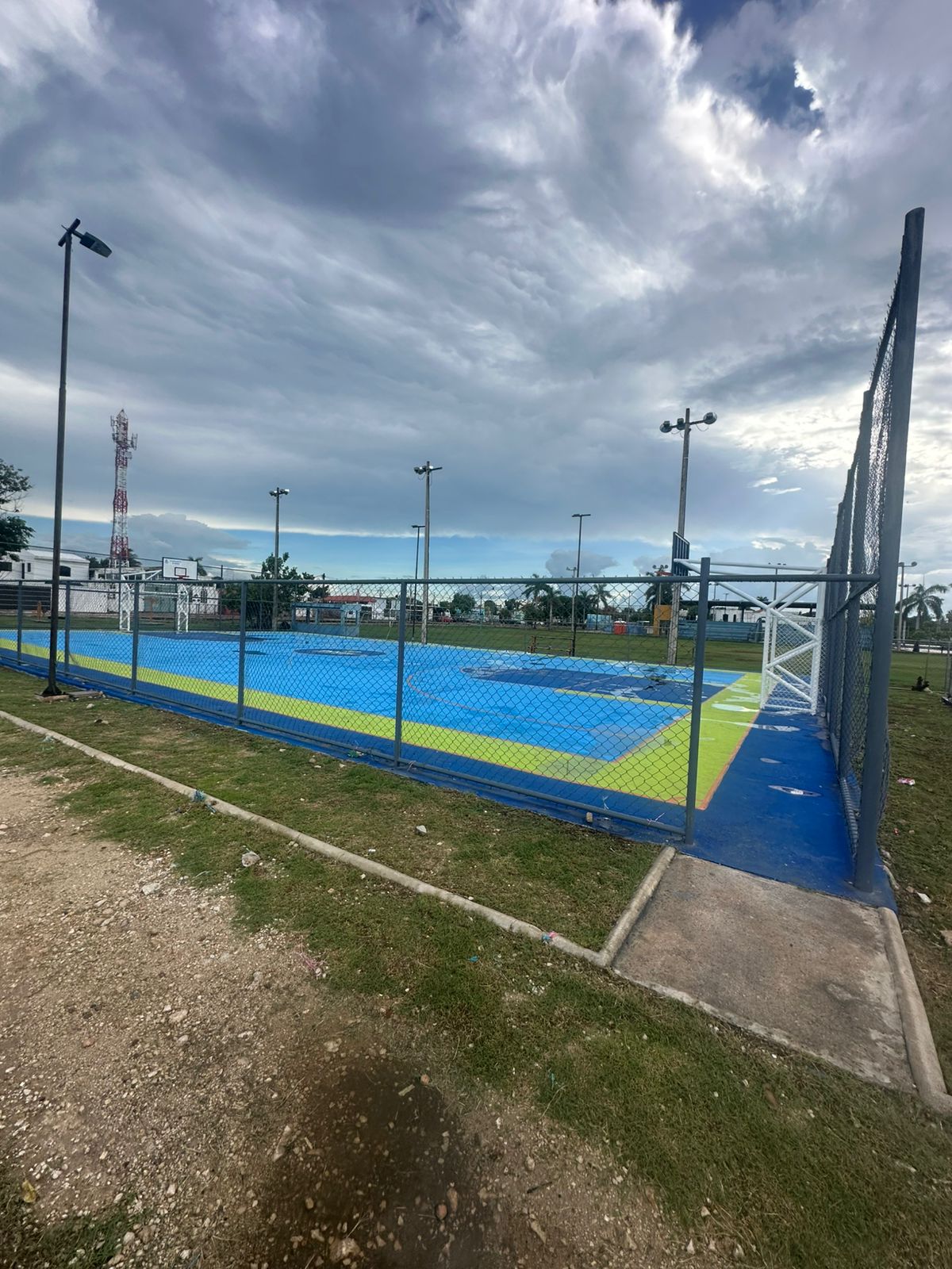 REHABILITACIÓN DE MULTICANCHA EN CANCHA EN MULSAY EN MÉRIDA