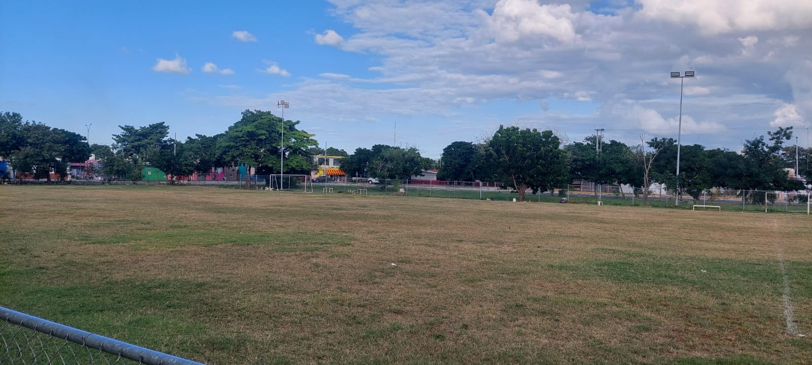 REHABILITACIÓN DE CANCHA DE FÚTBOL 11 EN LAS INSTALACIONES DEPORTIVAS Y PARQUE EL PAPA EN MÉRIDA