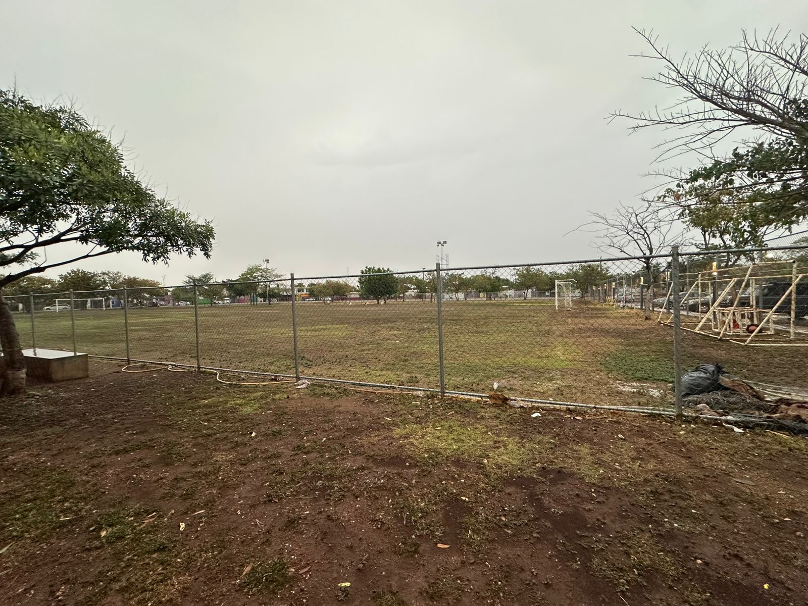 REHABILITACIÓN DE CANCHA DE FÚTBOL 11 EN LAS INSTALACIONES DEPORTIVAS Y PARQUE EL PAPA EN MÉRIDA