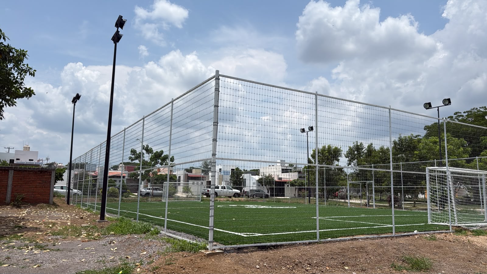CONSTRUCCIÓN DE CANCHA FÚTBOL 5 EN JARDÍN RECREATIVO VALLE REAL EN COLIMA